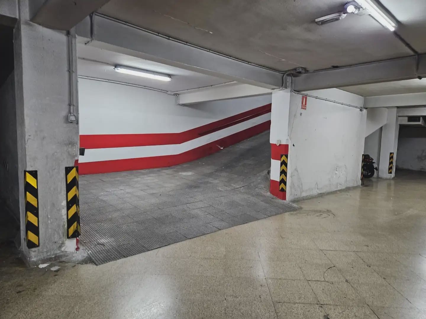 Garage for sale in Granada city - € 28,500 (Ref: 9837137)