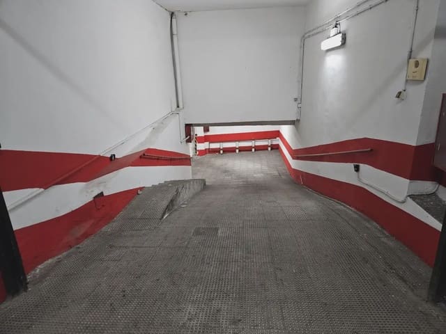 Garage for sale in Centro - Sagrario, Granada city - € 28,500 (Ref: 9837137)