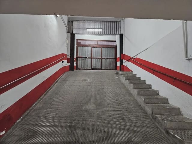 Garage for sale in Centro - Sagrario, Granada city - € 28,500 (Ref: 9837137)