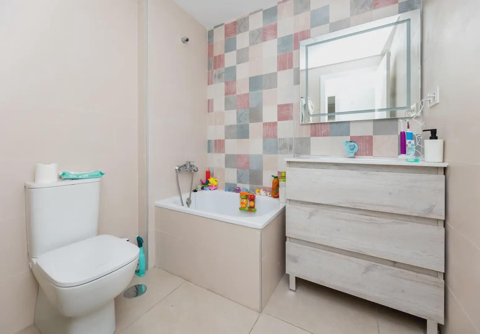 Leilighet til salgs i Granada by - € 375 000 (Ref: 9837139)