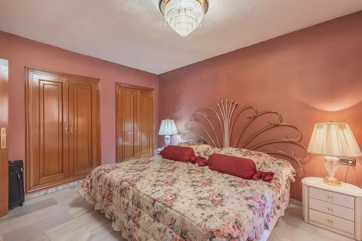 Wohnung zu verkaufen in Granada Stadt mit Pool Garage - 1.360.000 € (Ref: 9837141)