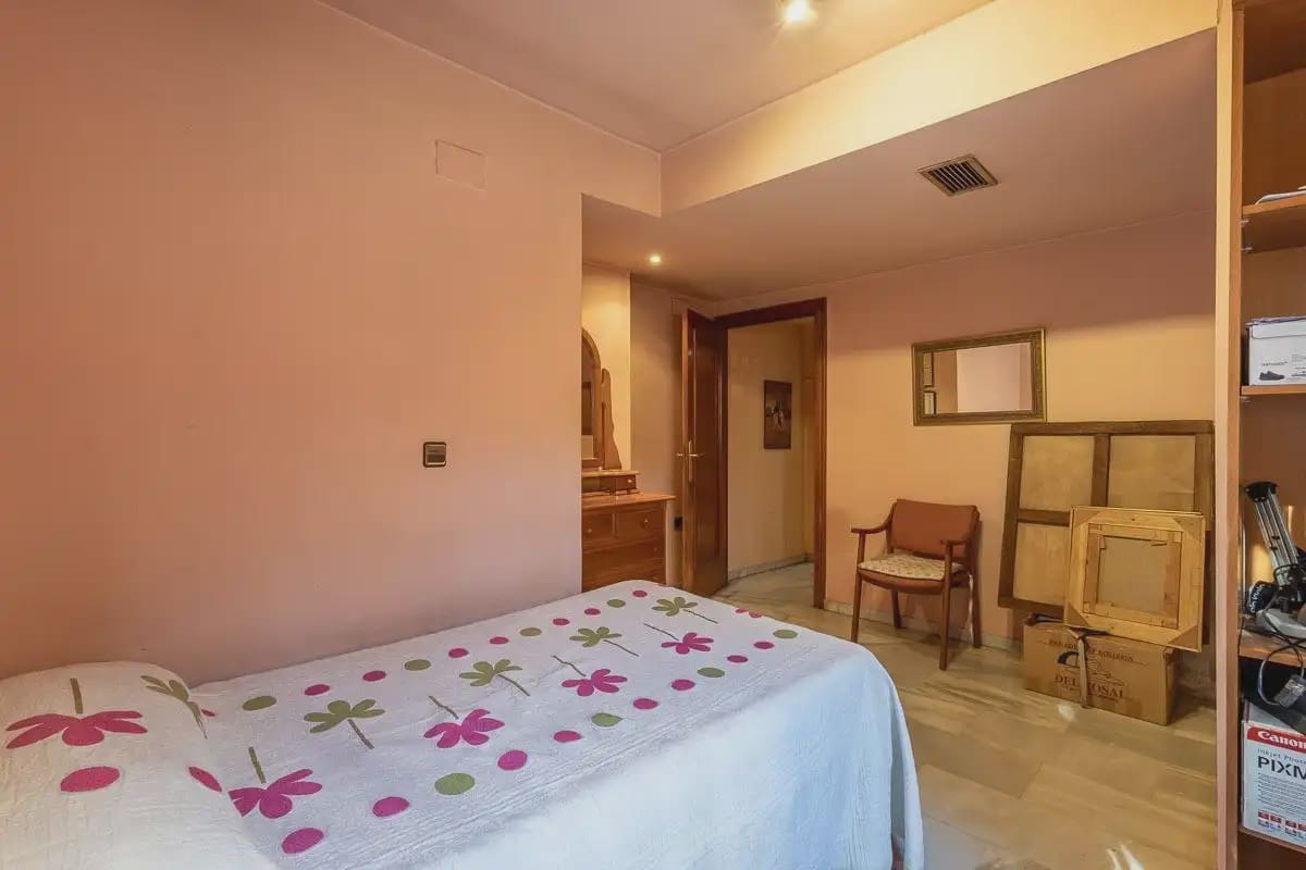 Wohnung zu verkaufen in Granada Stadt mit Pool Garage - 1.360.000 € (Ref: 9837141)