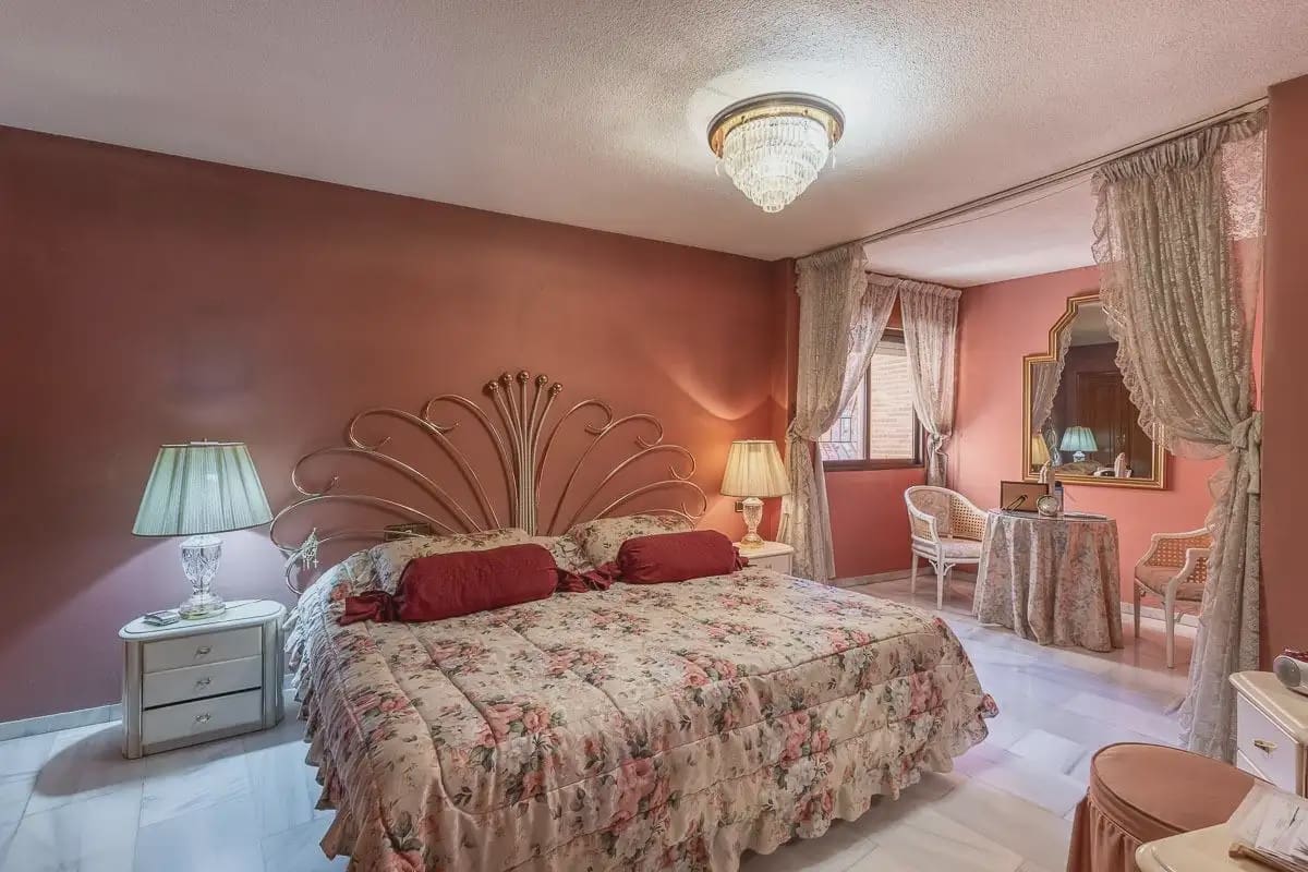 Wohnung zu verkaufen in Granada Stadt mit Pool Garage - 1.360.000 € (Ref: 9837141)