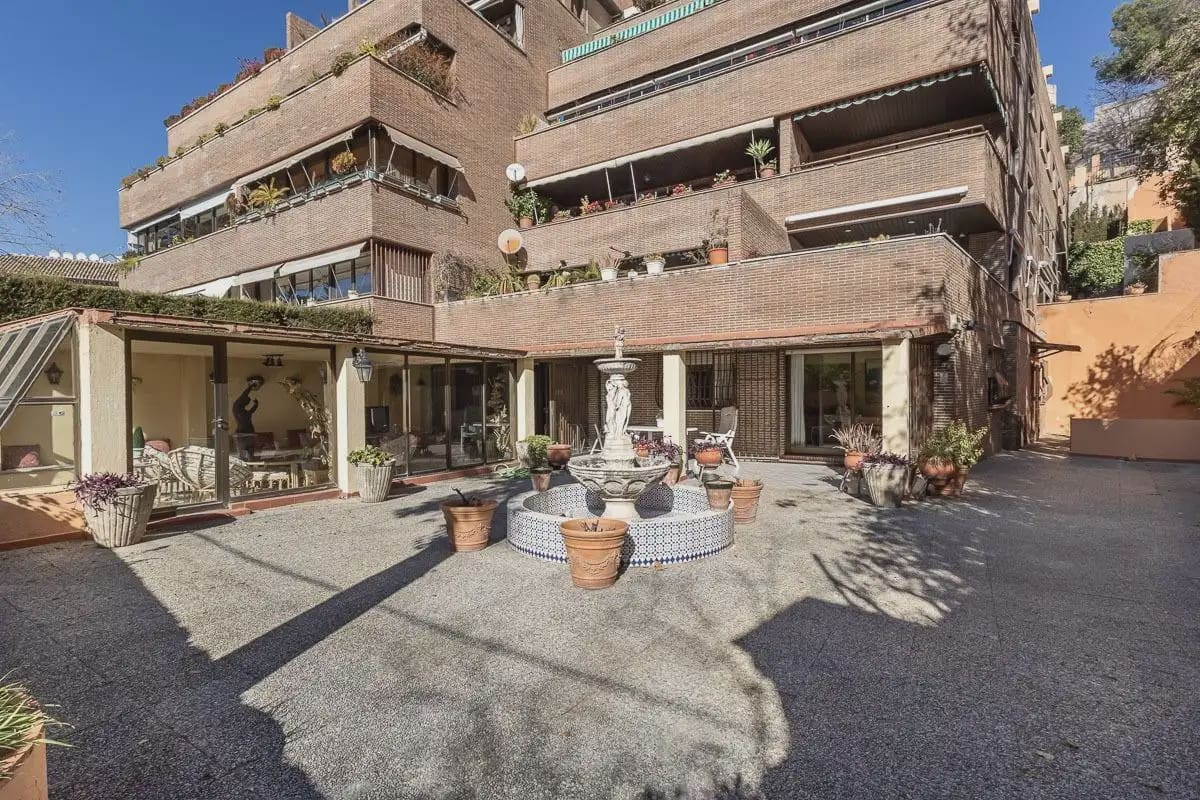 Wohnung zu verkaufen in Granada Stadt mit Pool Garage - 1.360.000 € (Ref: 9837141)