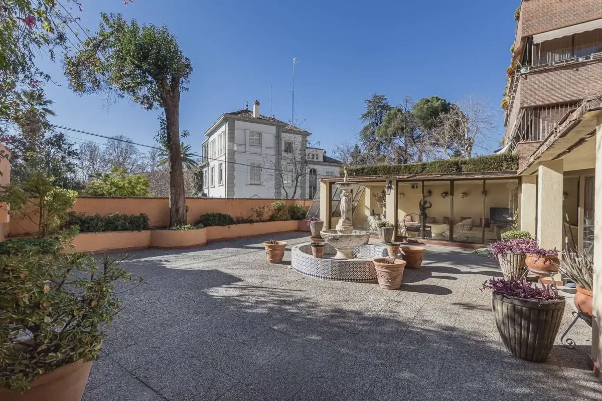 Wohnung zu verkaufen in Granada Stadt mit Pool Garage - 1.360.000 € (Ref: 9837141)