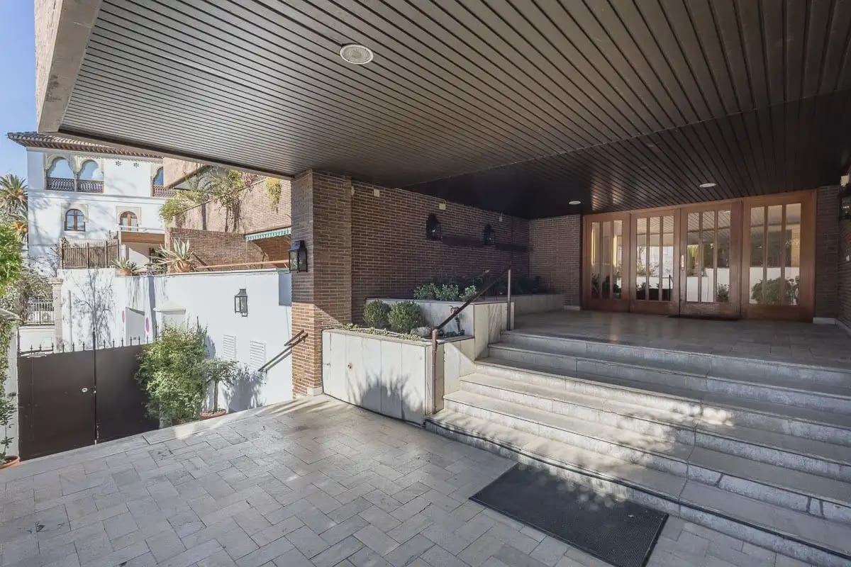 Wohnung zu verkaufen in Granada Stadt mit Pool Garage - 1.360.000 € (Ref: 9837141)
