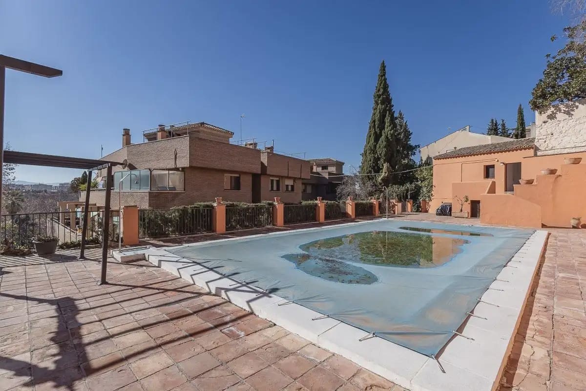 Wohnung zu verkaufen in Granada Stadt mit Pool Garage - 1.360.000 € (Ref: 9837141)