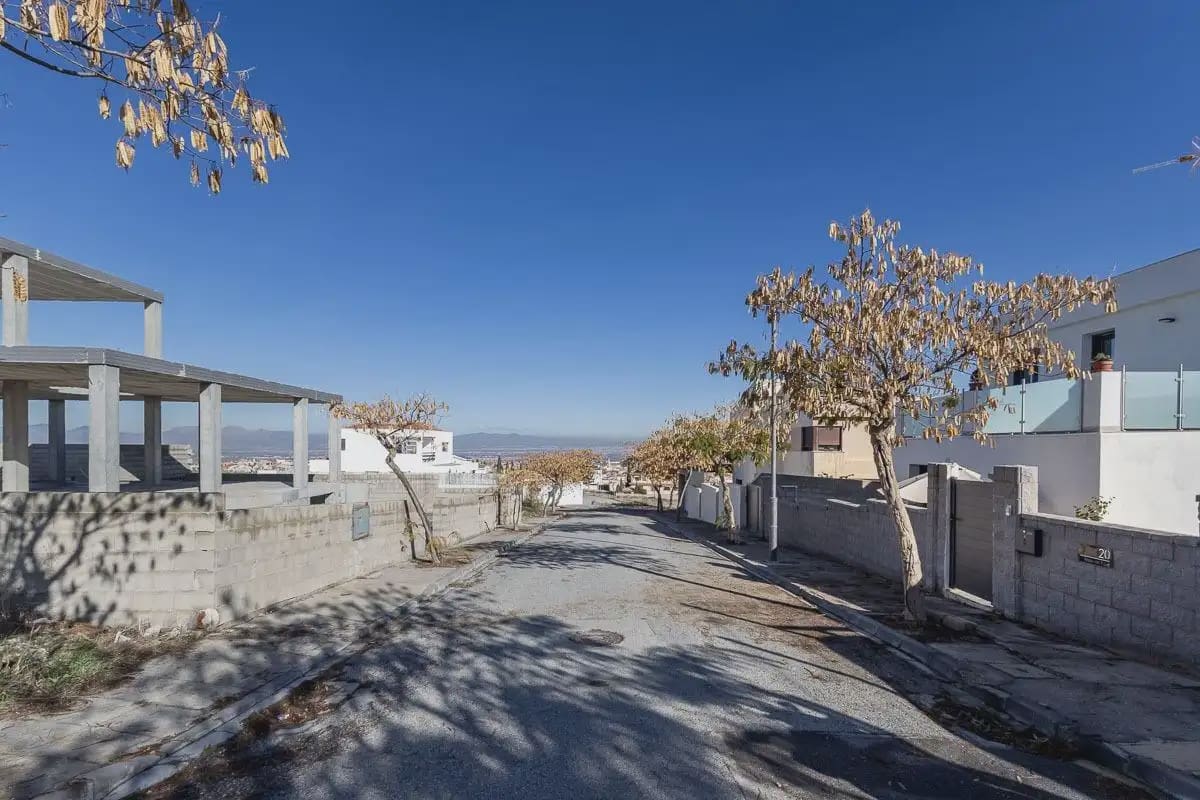 Villa zu verkaufen in Las Gabias mit Pool Garage - 255.000 € (Ref: 9837144)