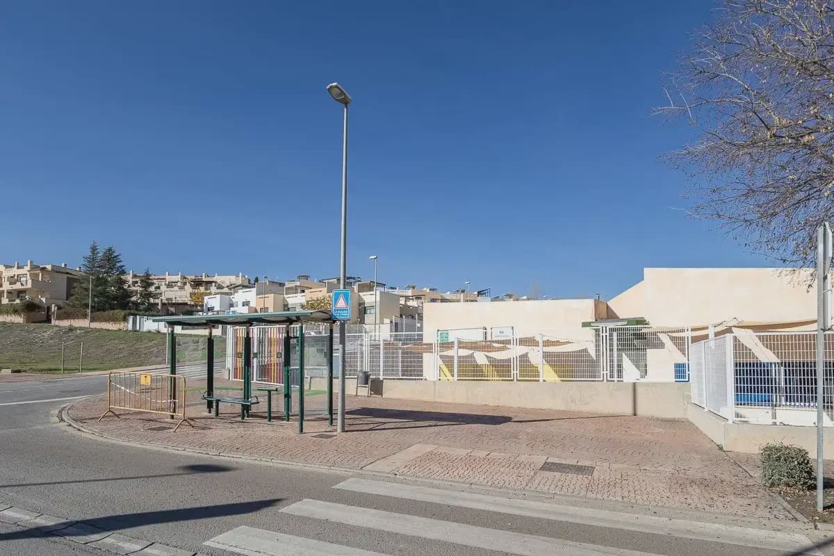Villa zu verkaufen in Las Gabias mit Pool Garage - 255.000 € (Ref: 9837144)