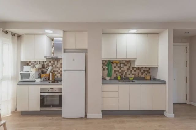 2 soverom Leilighet til salgs i Centro - Sagrario, Granada by - € 239 000 (Ref: 9837150)