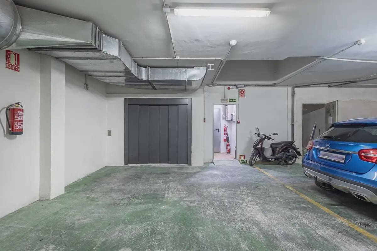 Garage for sale in Granada city - € 69,000 (Ref: 9837153)