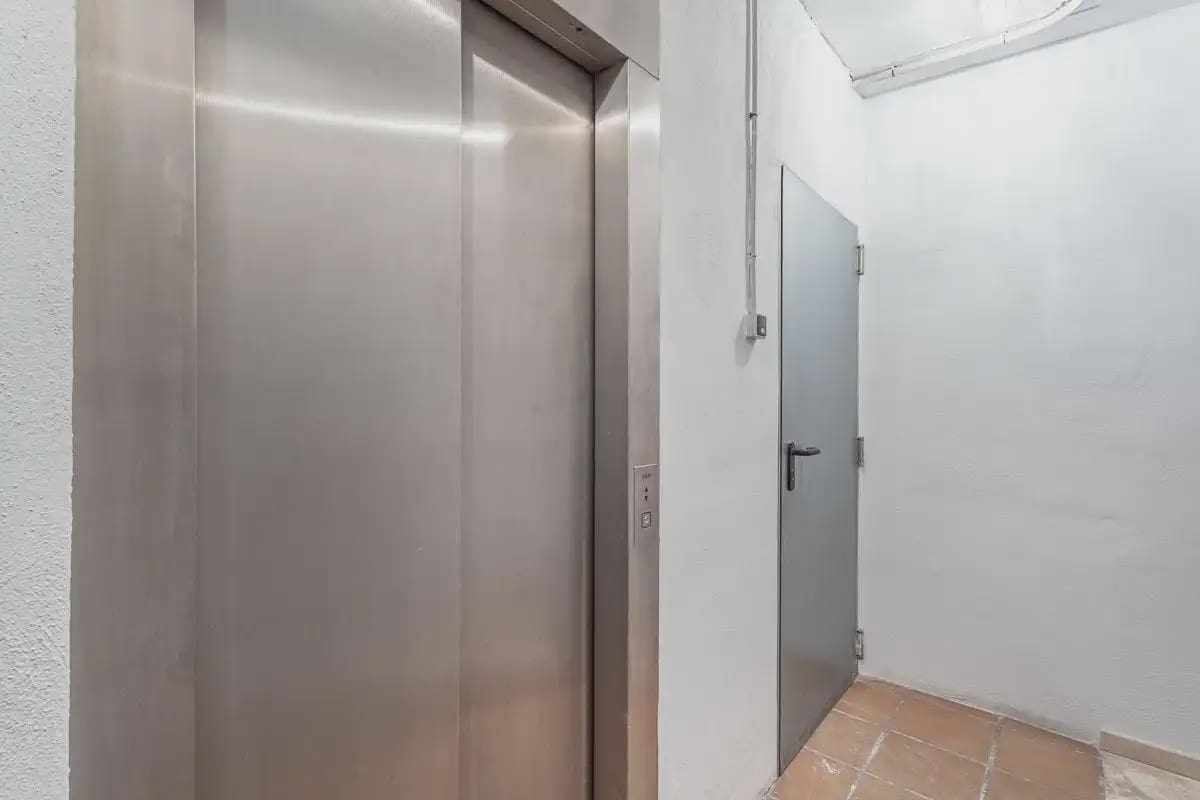 Garage for sale in Granada city - € 69,000 (Ref: 9837153)