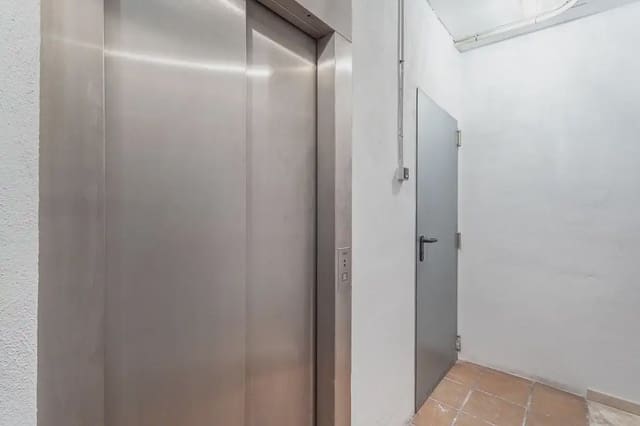 Garage for sale in Figares, Granada city - € 69,000 (Ref: 9837153)