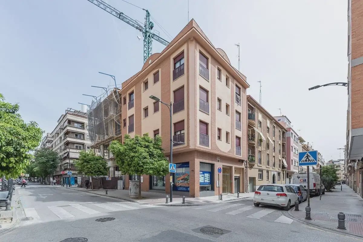 Garage for sale in Granada city - € 69,000 (Ref: 9837153)