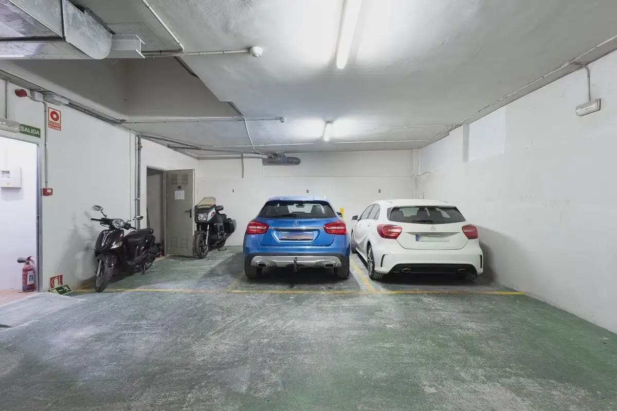 Garage for sale in Granada city - € 69,000 (Ref: 9837153)