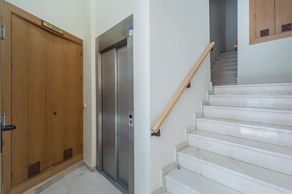 Garage for sale in Granada city - € 69,000 (Ref: 9837153)
