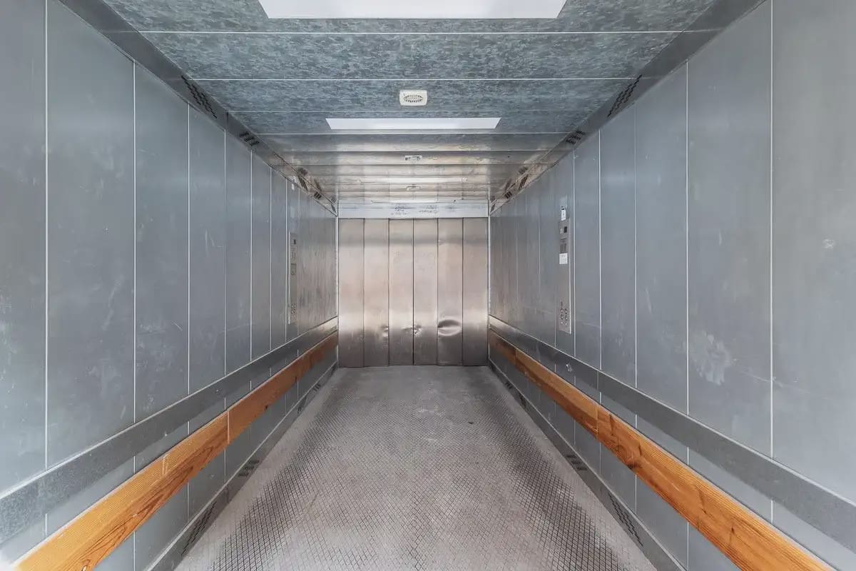 Garage for sale in Granada city - € 69,000 (Ref: 9837153)