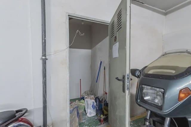 Garage for sale in Figares, Granada city - € 69,000 (Ref: 9837153)