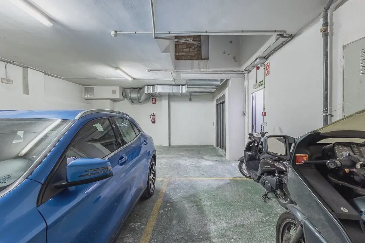Garage for sale in Granada city - € 69,000 (Ref: 9837153)