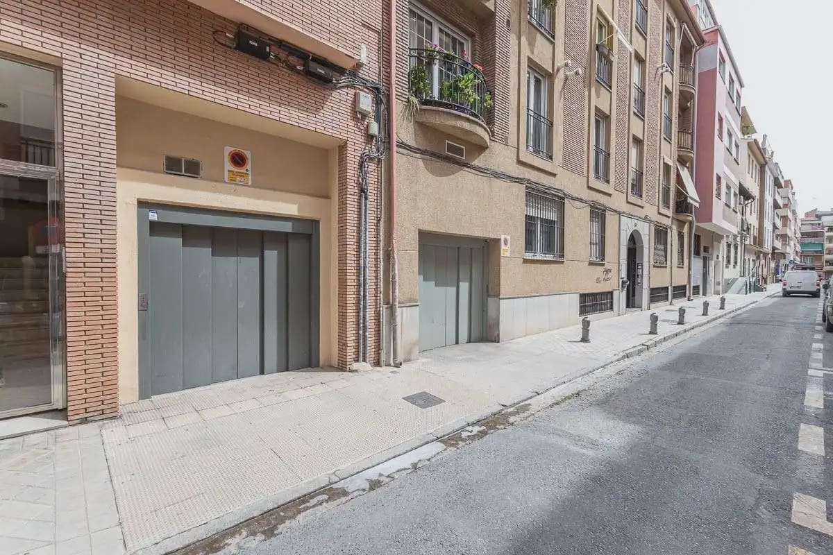 Garage for sale in Granada city - € 69,000 (Ref: 9837153)