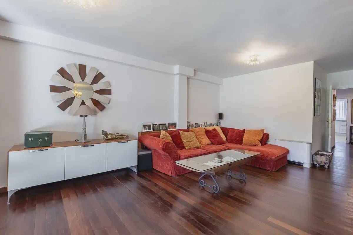 Villa for sale in Granada city with pool garage - € 1,100,000 (Ref: 9837154)