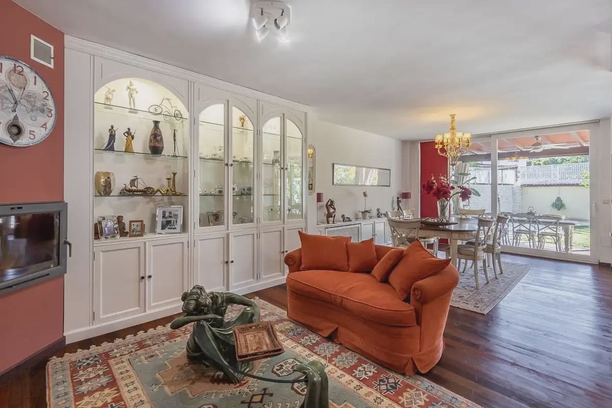 Villa for sale in Granada city with pool garage - € 1,100,000 (Ref: 9837154)