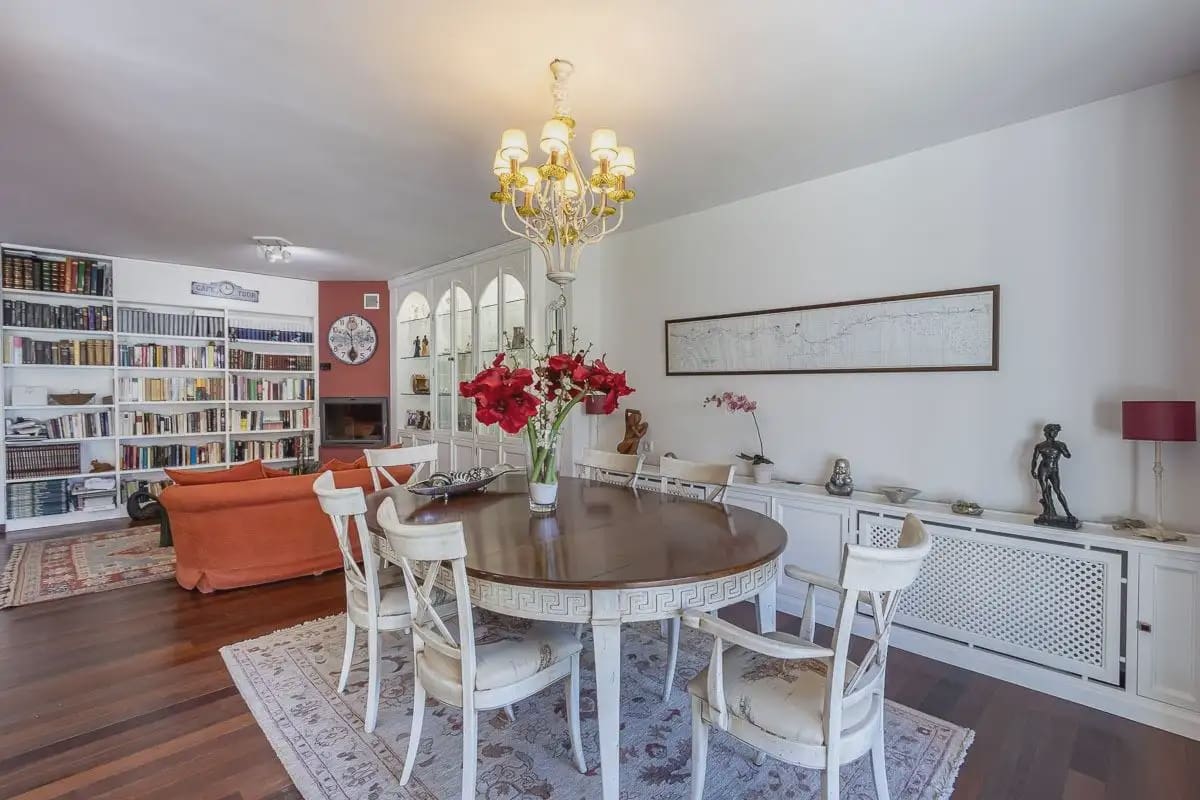 Villa for sale in Granada city with pool garage - € 1,100,000 (Ref: 9837154)