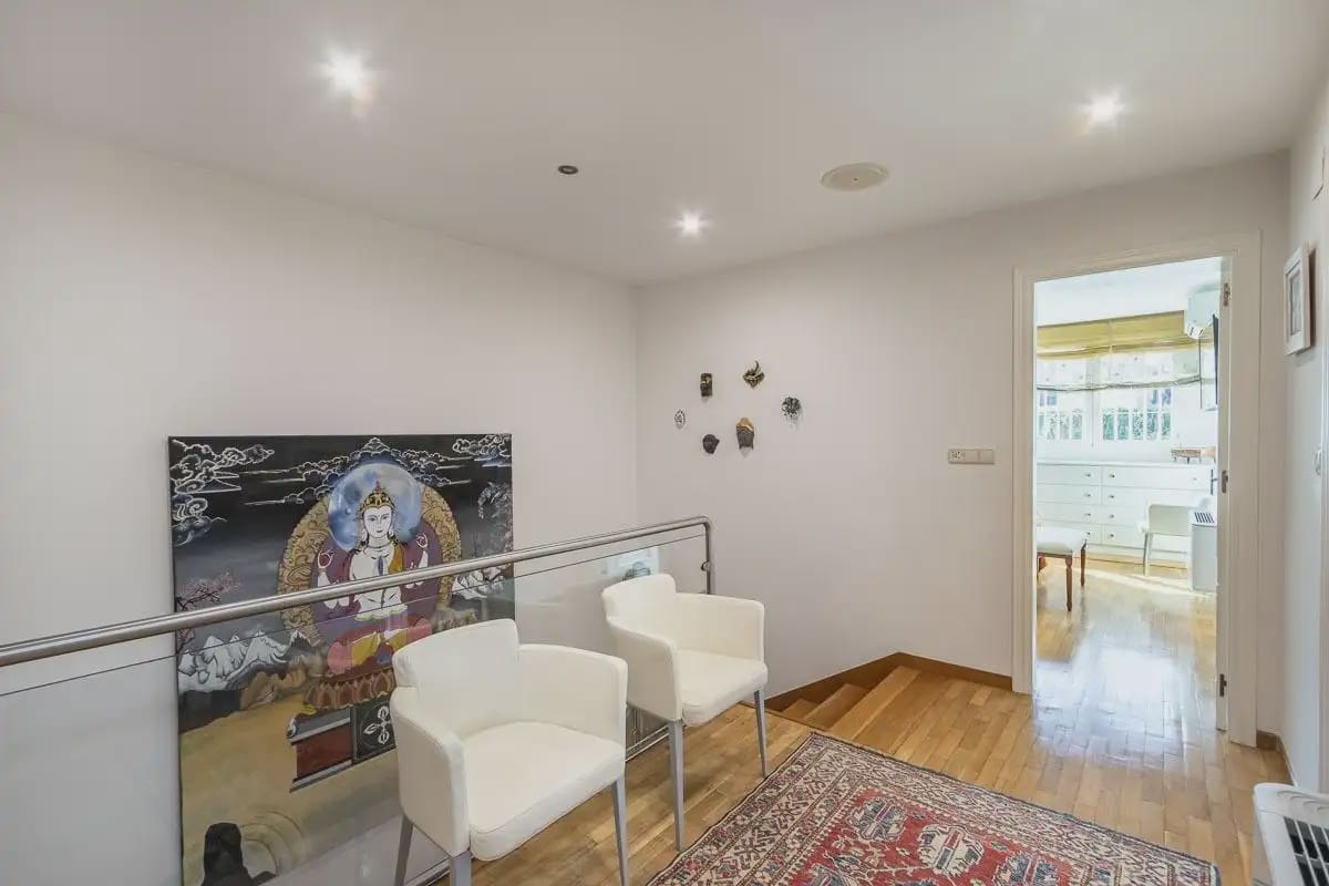Villa for sale in Granada city with pool garage - € 1,100,000 (Ref: 9837154)