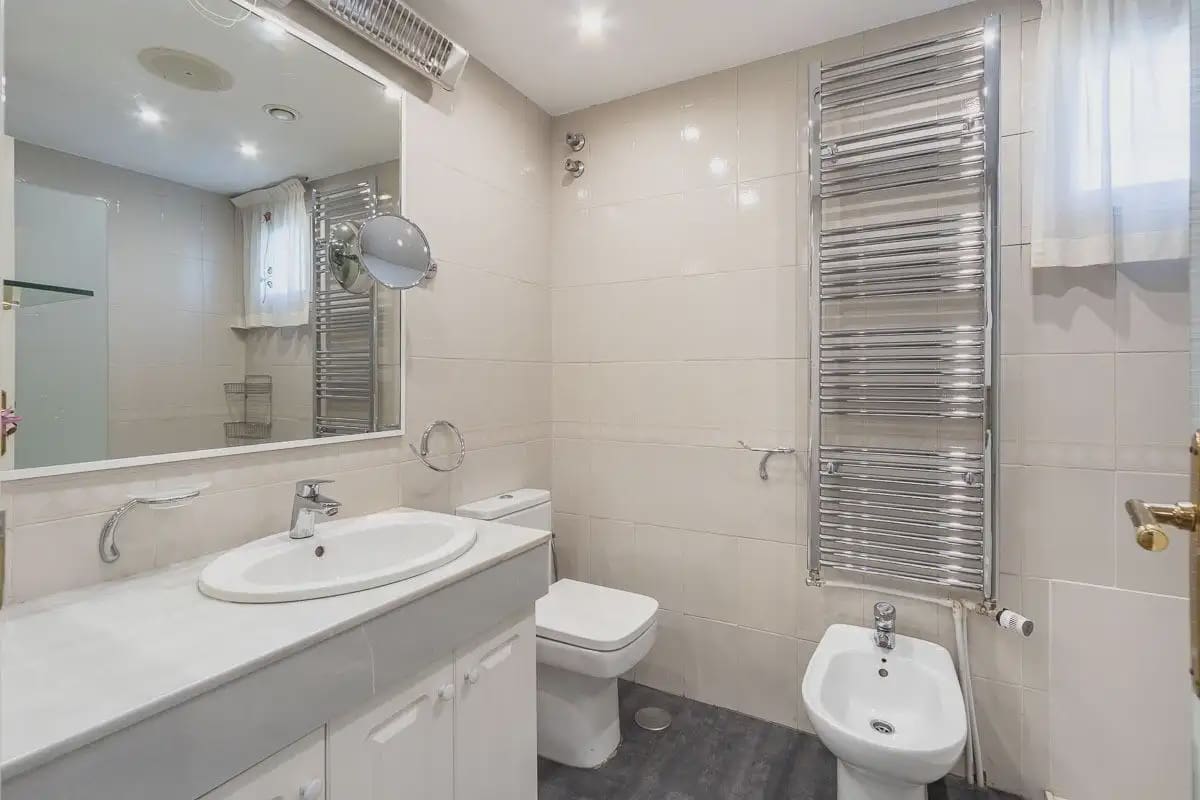 Villa for sale in Granada city with pool garage - € 1,100,000 (Ref: 9837154)