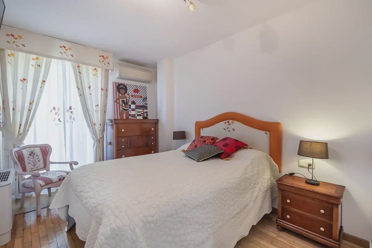 Villa for sale in Granada city with pool garage - € 1,100,000 (Ref: 9837154)