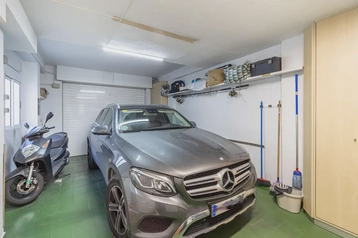 Villa for sale in Granada city with pool garage - € 1,100,000 (Ref: 9837154)