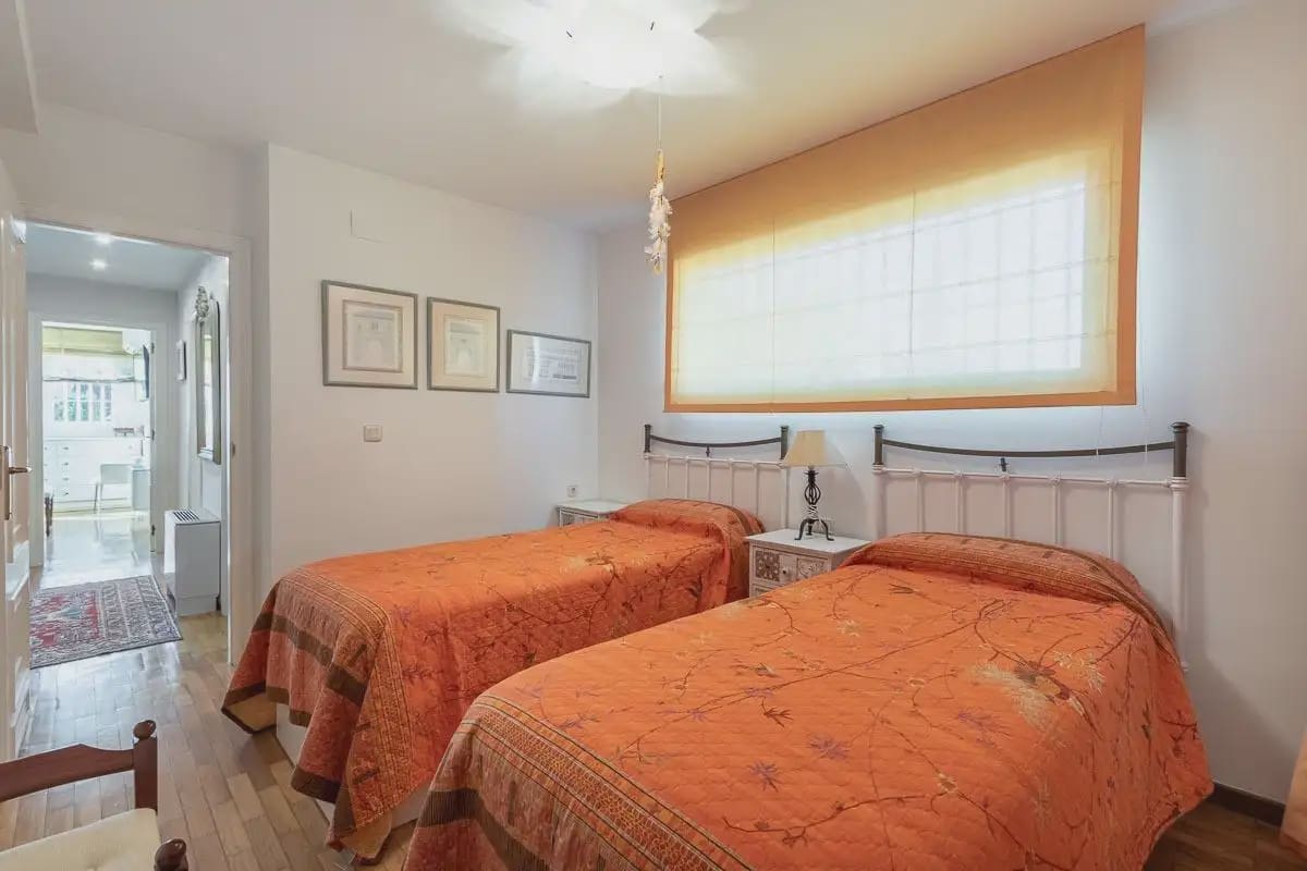 Villa for sale in Granada city with pool garage - € 1,100,000 (Ref: 9837154)