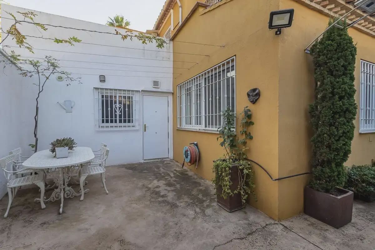 Villa for sale in Granada city with pool garage - € 1,100,000 (Ref: 9837154)