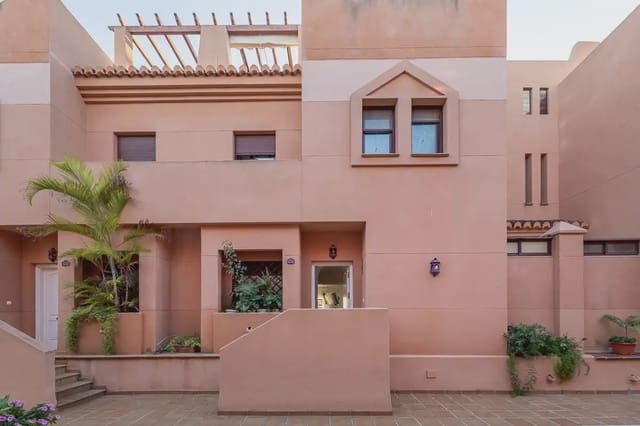 Byhus til salg i Motril med swimmingpool garage - € 587.000 (Ref: 9837162)