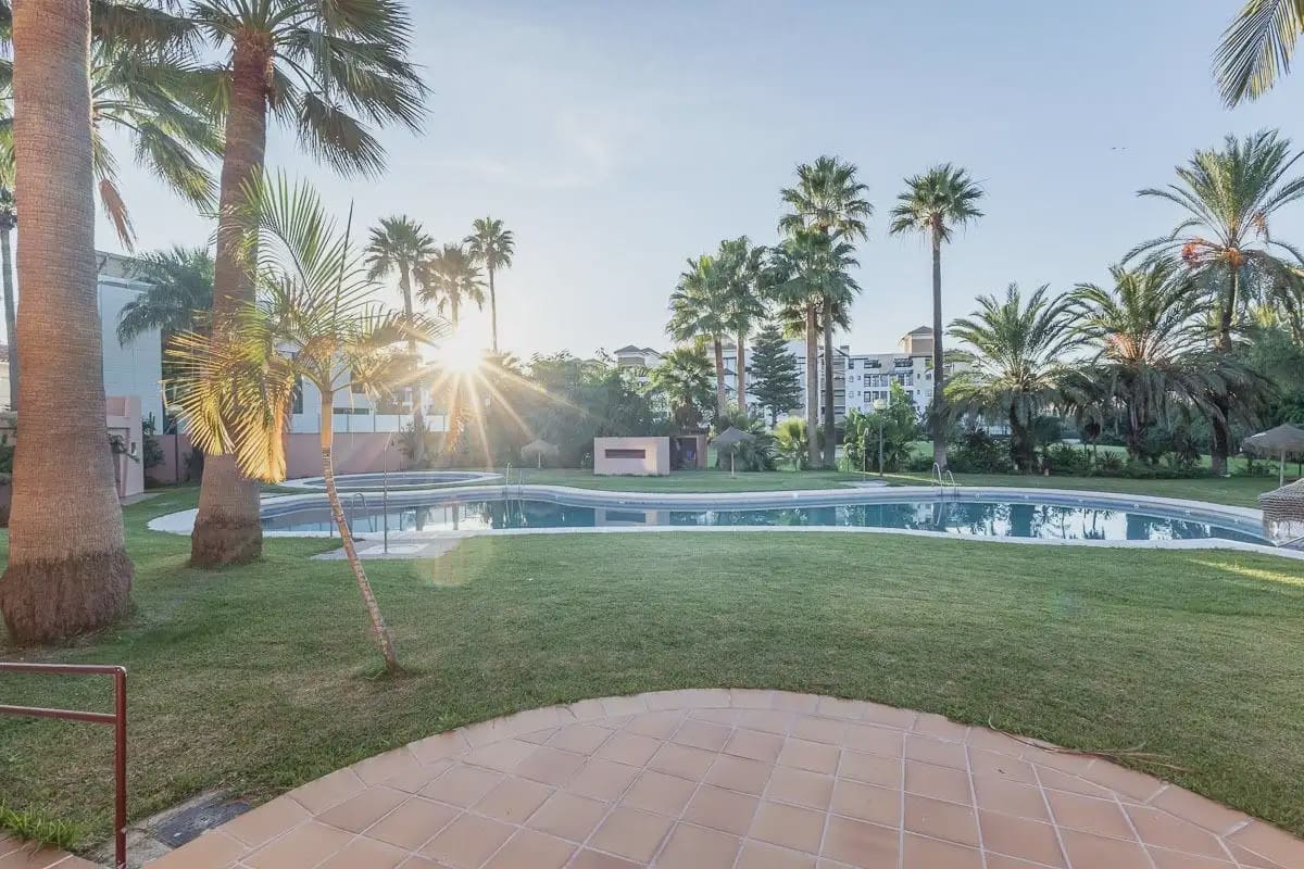 Townhouse for sale in Motril with pool garage - € 587,000 (Ref: 9837162)