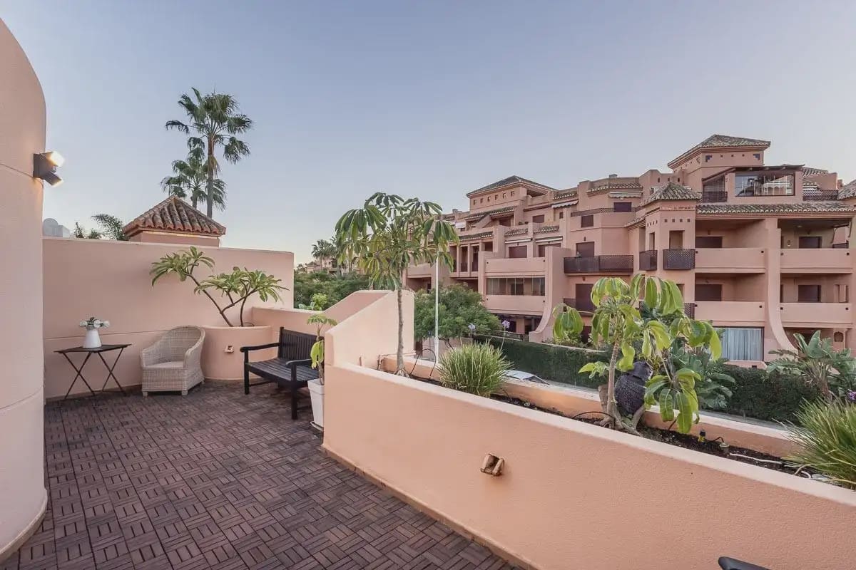 Townhouse for sale in Motril with pool garage - € 587,000 (Ref: 9837162)