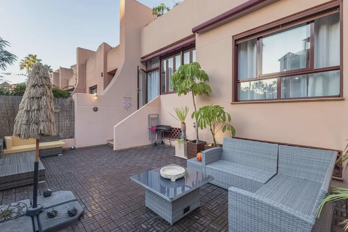 Townhouse for sale in Motril with pool garage - € 587,000 (Ref: 9837162)