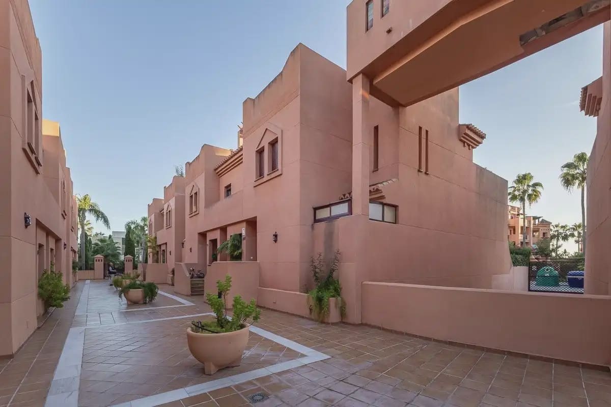 Townhouse for sale in Motril with pool garage - € 587,000 (Ref: 9837162)