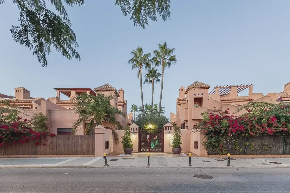Townhouse for sale in Motril with pool garage - € 587,000 (Ref: 9837162)