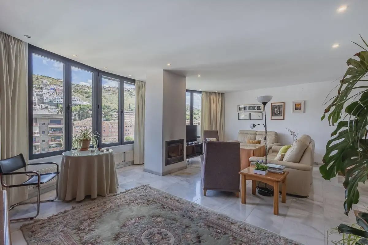 Villa for sale in Granada city with garage - € 710,000 (Ref: 9837165)