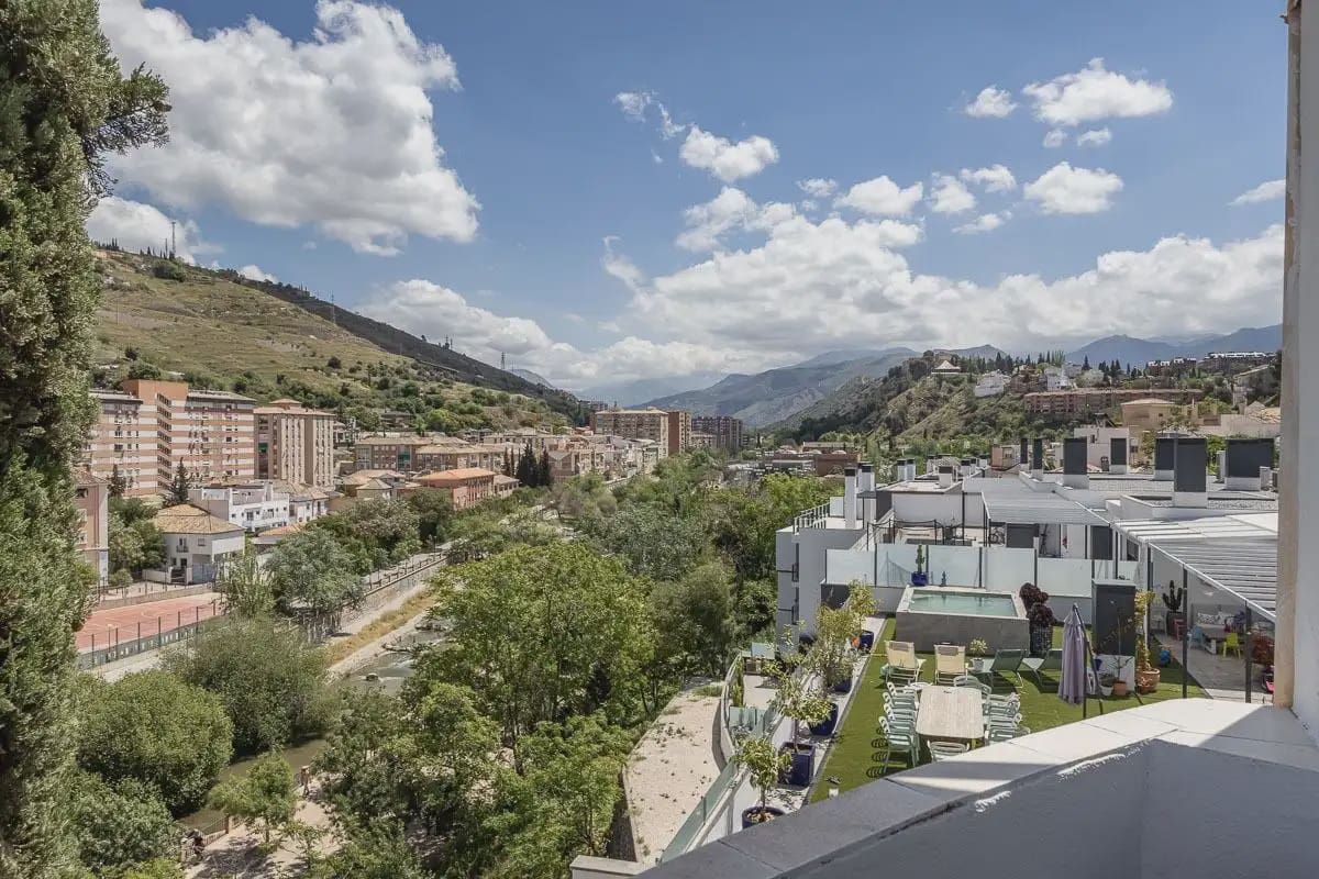 Villa for sale in Granada city with garage - € 710,000 (Ref: 9837165)