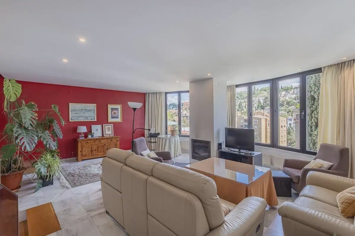 Villa for sale in Granada city with garage - € 710,000 (Ref: 9837165)