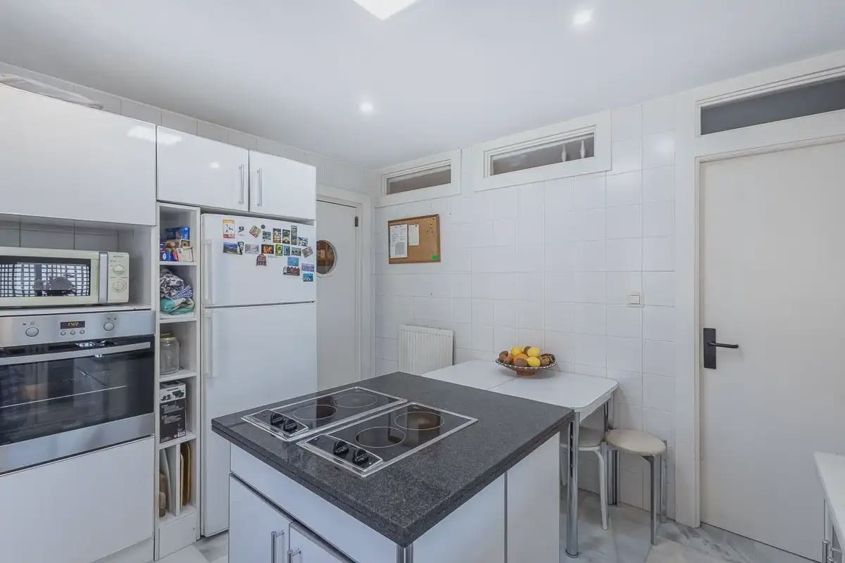 Villa for sale in Granada city with garage - € 710,000 (Ref: 9837165)