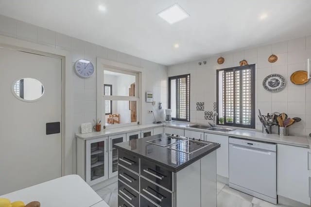 Villa for sale in Bola de Oro - Serrallo, Granada city with garage - € 710,000 (Ref: 9837165)