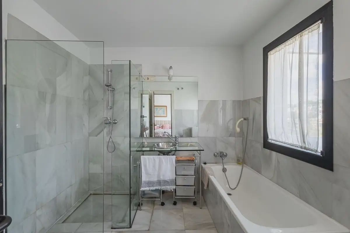Villa for sale in Granada city with garage - € 710,000 (Ref: 9837165)