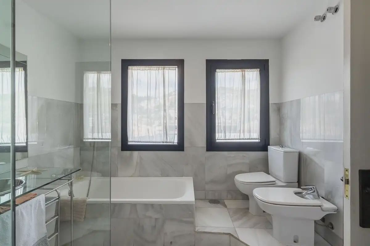 Villa for sale in Granada city with garage - € 710,000 (Ref: 9837165)