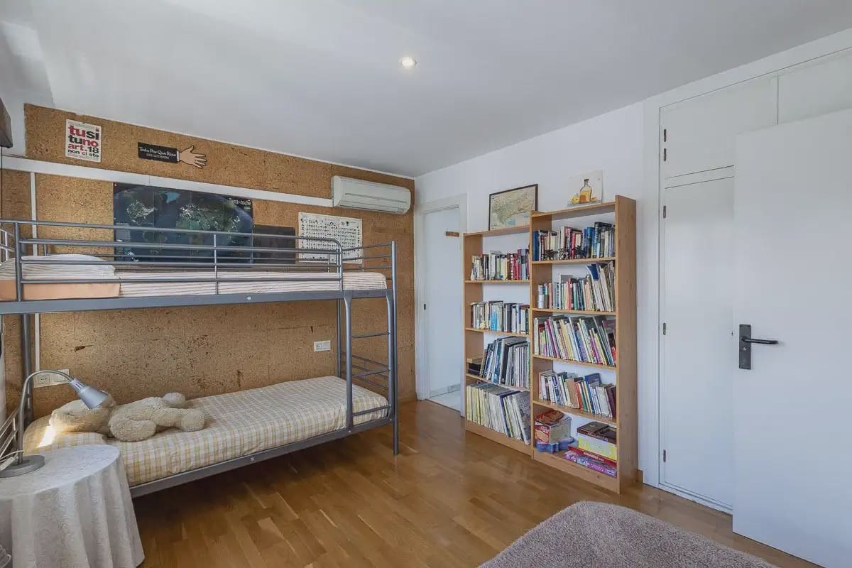 Villa for sale in Granada city with garage - € 710,000 (Ref: 9837165)