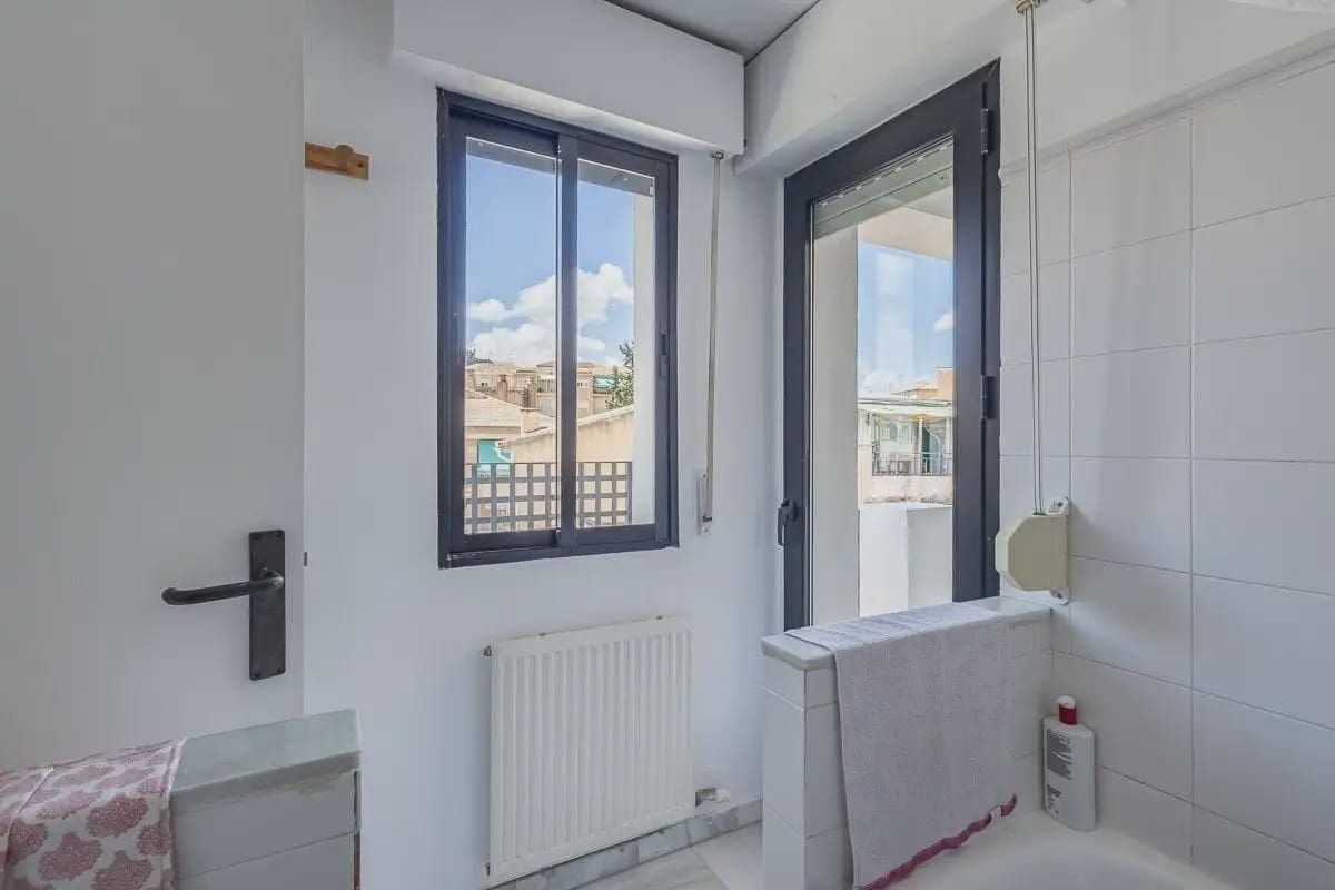 Villa for sale in Granada city with garage - € 710,000 (Ref: 9837165)