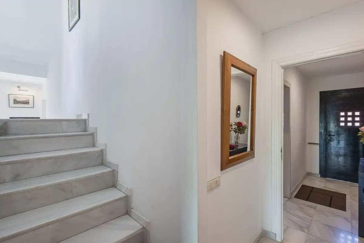 Villa for sale in Granada city with garage - € 710,000 (Ref: 9837165)