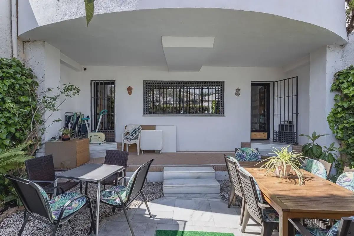 Villa for sale in Granada city with garage - € 710,000 (Ref: 9837165)
